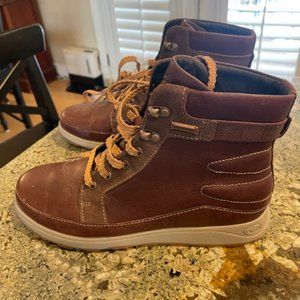 Chaco Womens waterproof boots